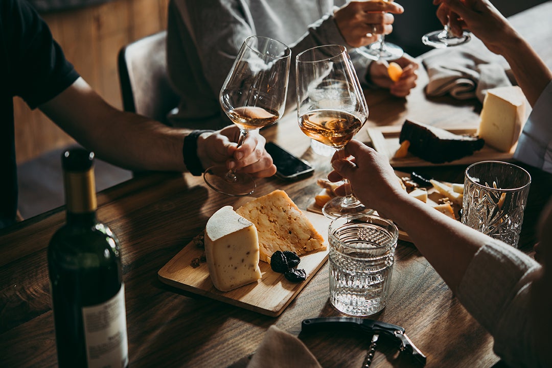 Ideas for fantastic Christmas Lunch in Boston | people holding cups